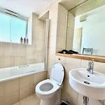 Comfortable & Spacious Centre 2 Bed With Lift And Well Equipped Holiday home *