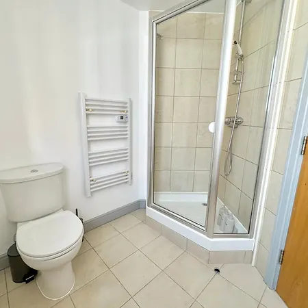 Centre 2-bed With Balconies & Views - Location