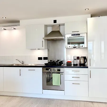 Hébergement de vacances Centre 2-bed With Balconies & Views - Location York