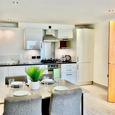 度假居 Centre 2-bed With Balconies & Views - Location *