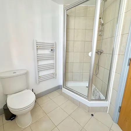 Centre 2-bed With Balconies & Views - Location