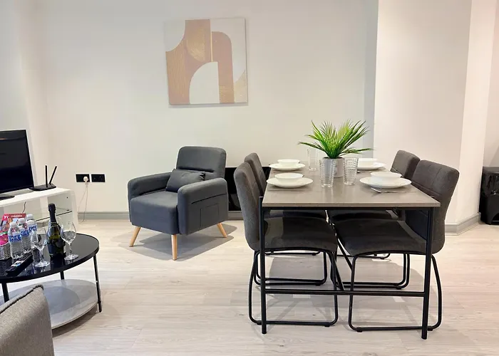 Tatil Evi Comfortable Spacious Centre 2 Bed With Lift And Well Equipped *