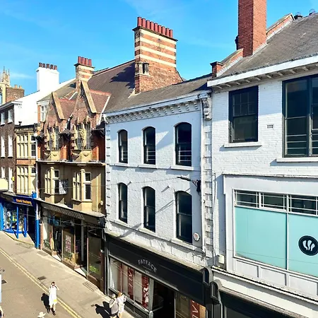 Centre 2-bed With Balconies & Views - Location *