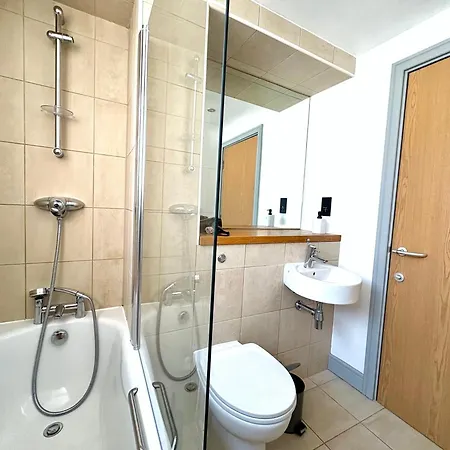 Centre 2-bed With Balconies & Views - Location *