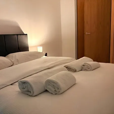 Feriehus Comfortable & Spacious Centre 2 Bed With Lift And Well Equipped