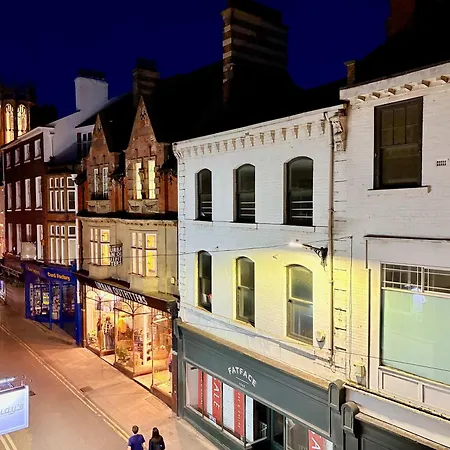 Centre 2-bed With Balconies & Views - Location Nyaraló York